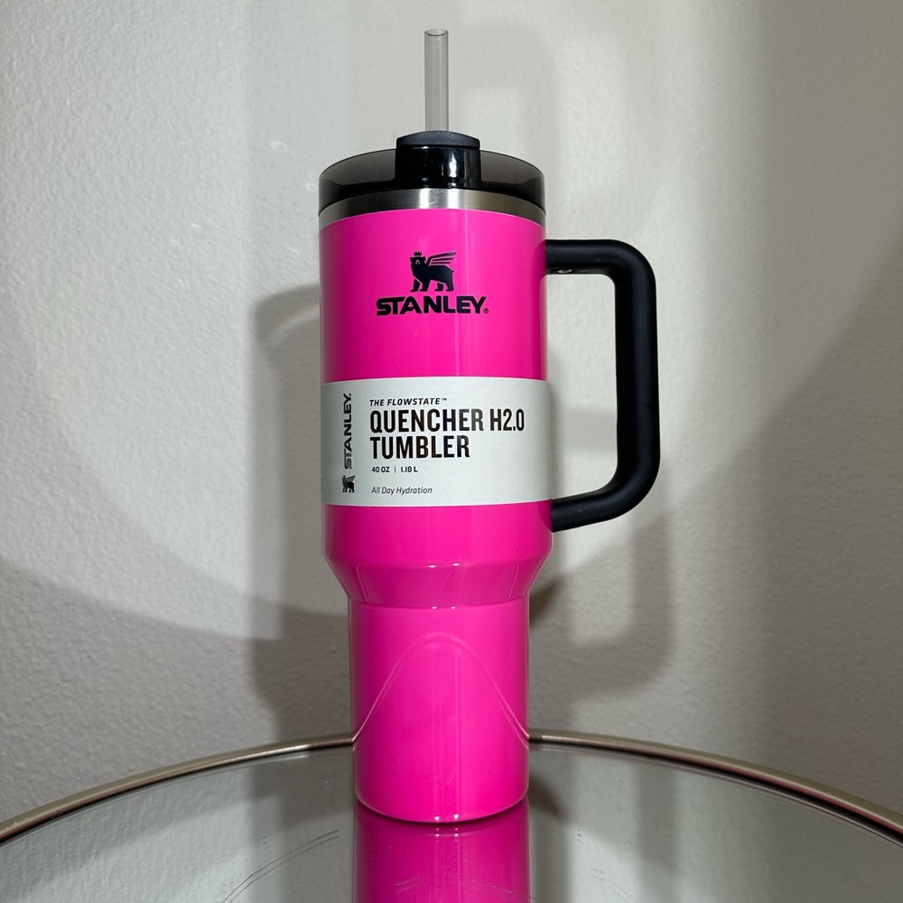 New Stanley 40 oz Quencher H2.0 Flowstate Electric Pink Tumbler